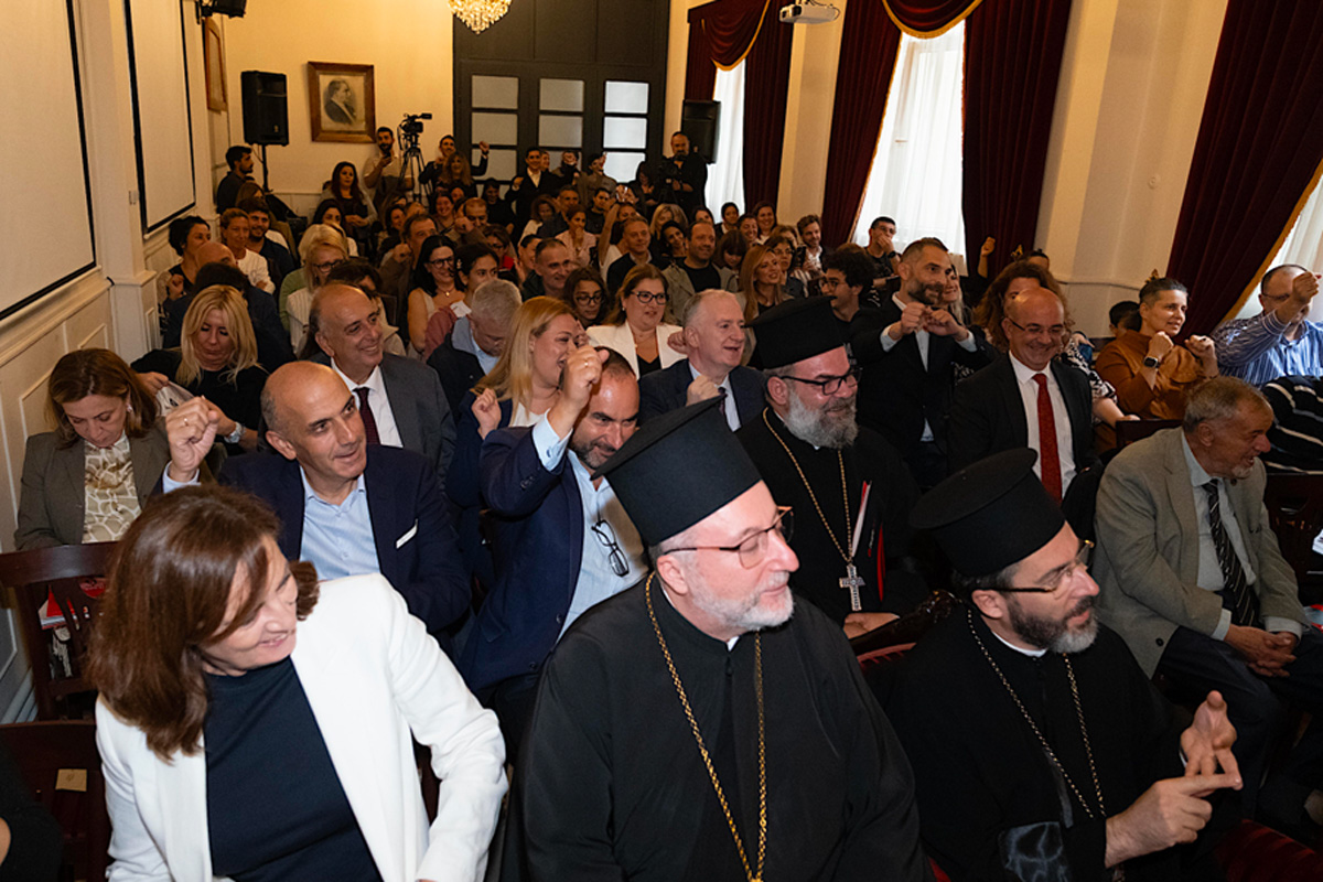 Η αίθουσα της εκδήλωσης, γεμάτη από κόσμο και συμμετοχές που ξεπέρασαν κάθε προσδοκία, πλημμύρισε από ενθουσιασμό και χαμόγελα